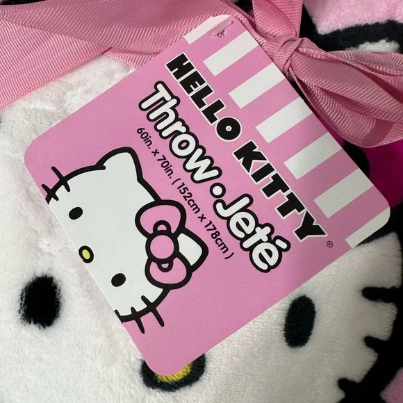 Hello Kitty 🧁 throw - Picture 3 of 3